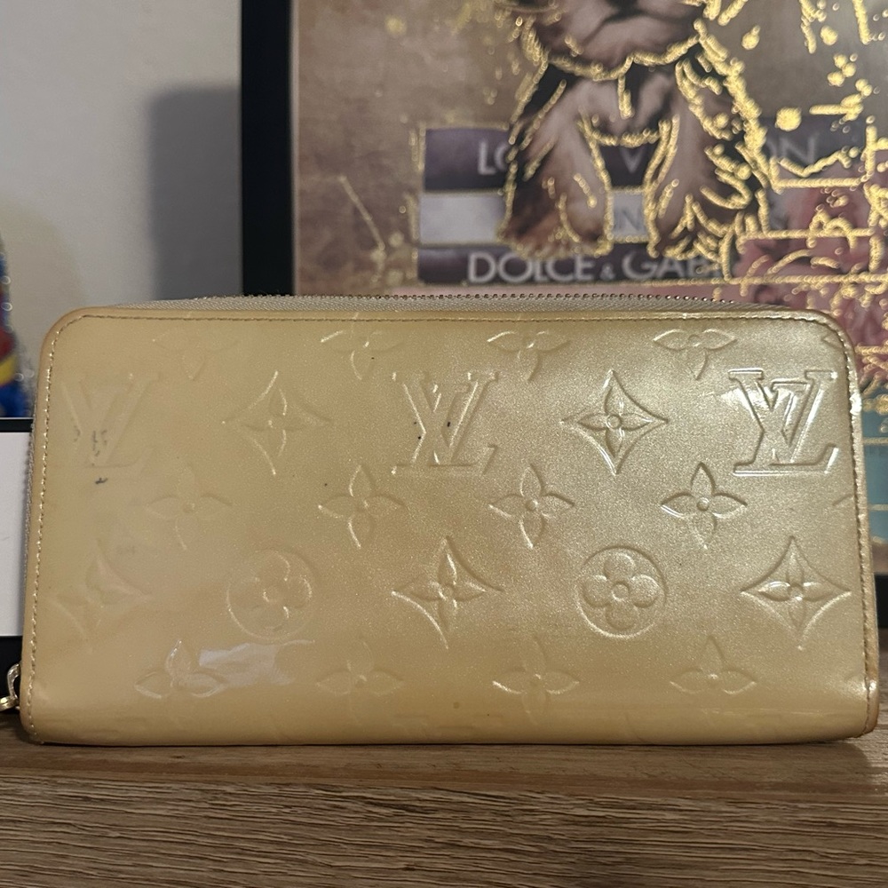 Louis Vuitton Vernis EUC